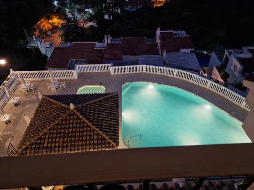 an overhead view of a swimming pool at night at Apartamentos Bon Amb in Faro de Cullera