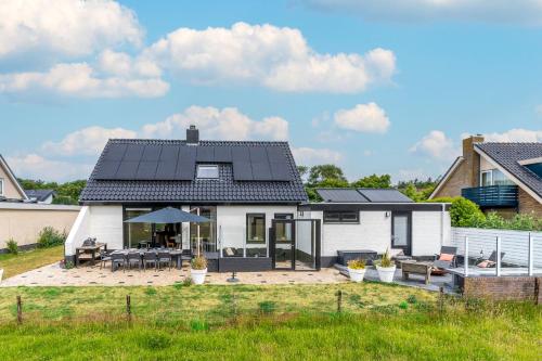 a home with solar panels on the roof at Orchismient 17 in De Koog