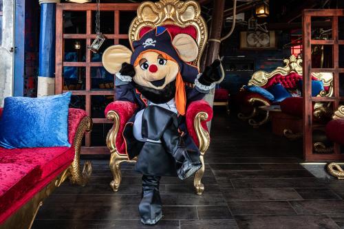 Χώρος καθιστικού στο Hôtel Pirates World