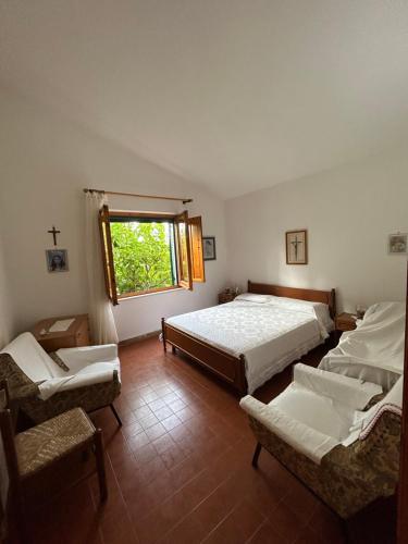 a bedroom with two beds and a window at Domo Austinu - Abbasanta in Abbasanta