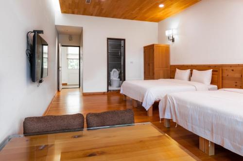 Postel nebo postele na pokoji v ubytování Hou Shan Ren Jia B&B Hall A