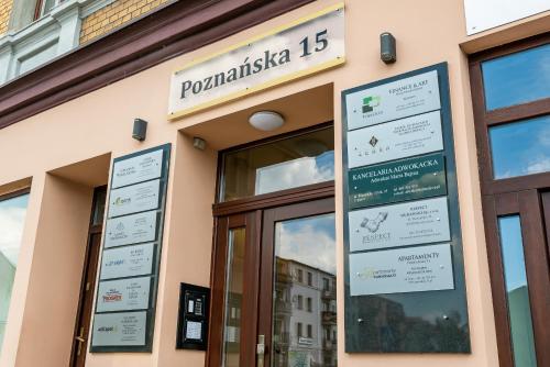 a building with a sign for a pharmacy at Apartamenty Poznańska 15 in Inowrocław