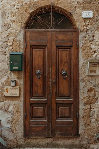 a wooden door on the side of a building at La Dolce Vita Cittadella in Pitigliano