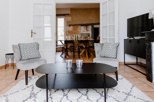 a living room with a table and two chairs at Maison Madeleine in La Flèche