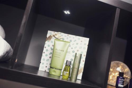 a shelf with a gift box with some products on it at Holiday Inn Newcastle Gosforth Park by IHG in Newcastle upon Tyne