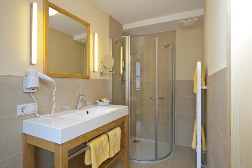 a bathroom with a sink and a shower at Urbanhof in Sölden