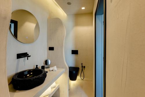 Koupelna v ubytování Lackos Luxury Suites