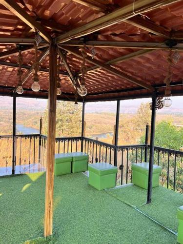 Balkoni atau teres di SaiFarms Private Farmhouse between Pune & Lonavala