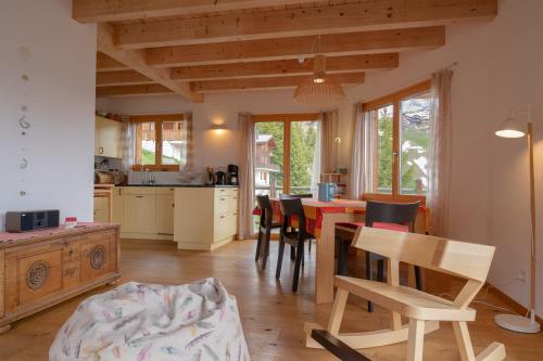 a kitchen and dining room with a table and chairs at Schmetterling in Bettmeralp