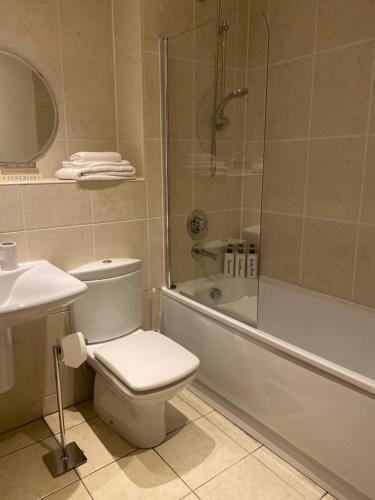 a bathroom with a toilet and a shower and a sink at St James’ Blvd Newcastle Apartment in Newcastle upon Tyne