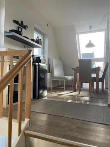 a kitchen and dining room with a table and a dining room at Caros Zimmer Gladbeck in Gladbeck