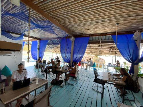 Secret Place Haad Yao Koh Phanganにあるレストランまたは飲食店