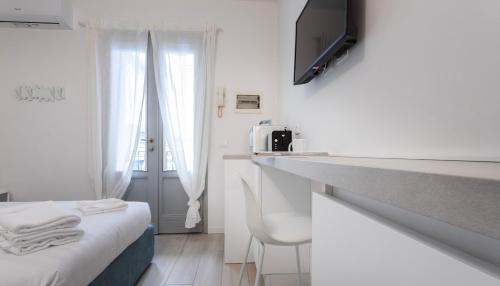 Un televizor și/sau centru de divertisment la Italianway - The B Village Superior