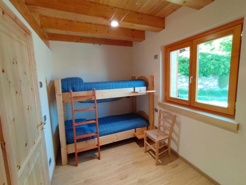 a room with two bunk beds and a window at Bella Italia chalet in Massino Visconti