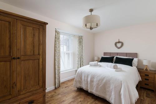 Una cama o camas en una habitación de Tredenwith House