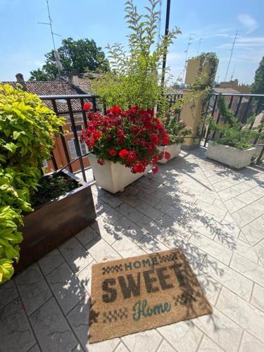 a sign on the ground in front of some plants at Le Tre Torri in Parma