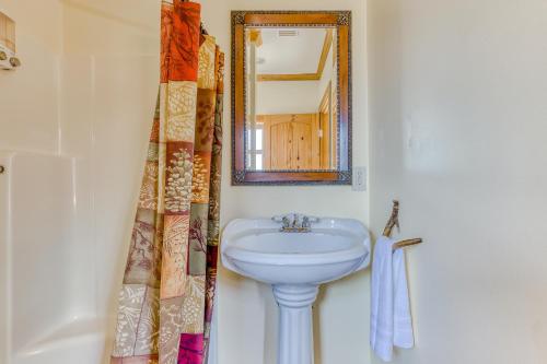 a bathroom with a sink and a mirror at The Logs Bear Cave in Snowden