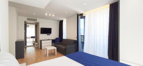 TV/trung tâm giải trí tại Sea Home Batumi Apartments