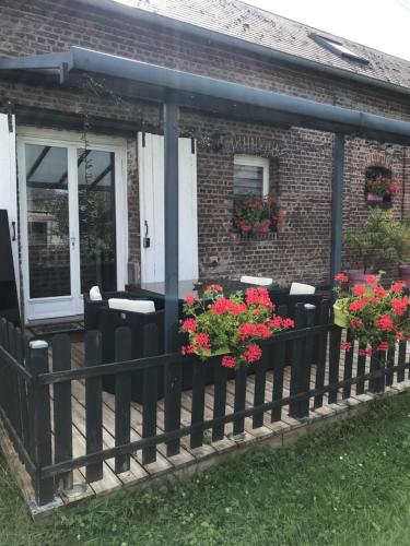 Taman di luar Chambre d'hôtes "COQUELICOT"