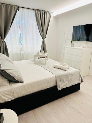 a bedroom with a large bed with a window at Casa InCentro in Pescara