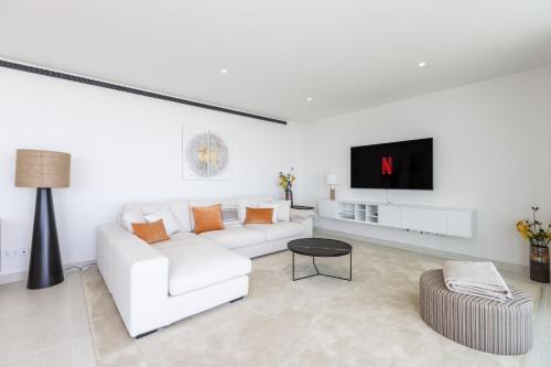 ViVi Homes - Panorama Pool, Golf, Terrace & Sea View