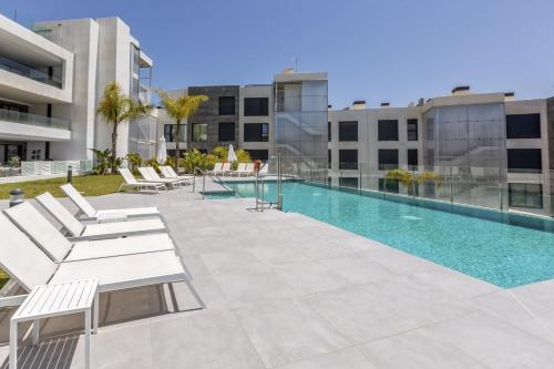 ViVi Homes - Luca Pool, Gym, Spa & Sea View