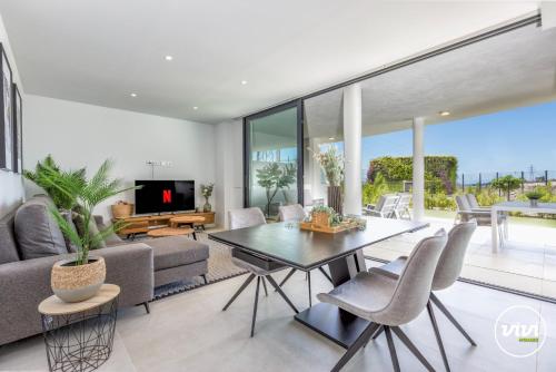 ViVi Homes - Cameron Pool, Patio, Garden & Beach