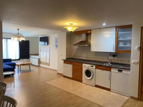 Kuchyňa alebo kuchynka v ubytovaní Apartamentos Palacio Azcárate Calle Calvario