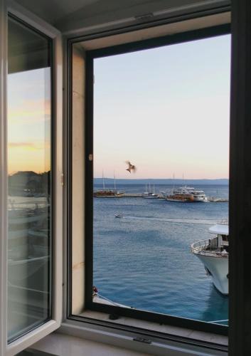 PORT on riva with parking and sea view