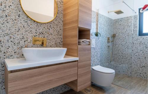een badkamer met een witte wastafel en een spiegel bij Magnificent Villa Oasis with extra large pool in Vrana