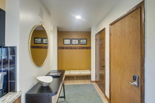 een badkamer met een bureau en een spiegel bij Updated Plymouth Home about 5 Mi to Road America! in Plymouth