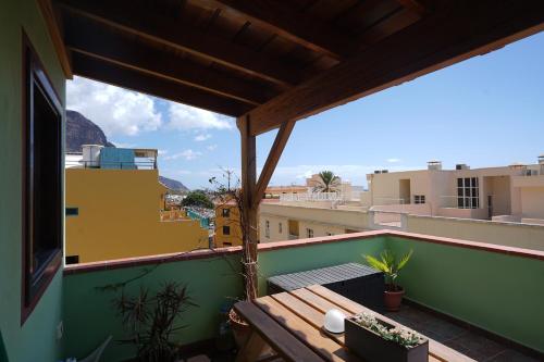 a balcony with a table and a view of the city at Apartamentos Mesa in Valle Gran Rey