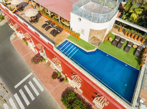 Bazén v ubytování GHL Collection Armería Real Hotel nebo v jeho okolí