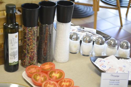 Comida en o cerca de este hotel