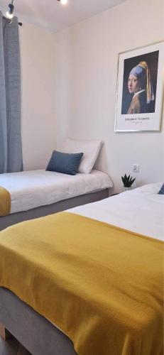 Ένα ή περισσότερα κρεβάτια σε δωμάτιο στο Apartament Szmaragdowy.