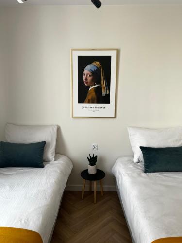 Ένα ή περισσότερα κρεβάτια σε δωμάτιο στο Apartament Szmaragdowy.