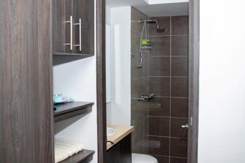 Un baño de Apartamento Colina, Campestre Suba