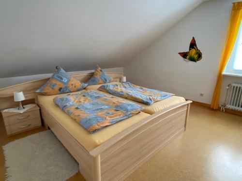 a bedroom with a bed with a butterfly on the wall at Ferienwohnung Neetze in Neetze
