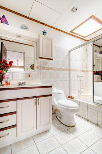 a bathroom with a toilet and a sink and a tub at Vilma Friendly Guesthouse - RA in San José