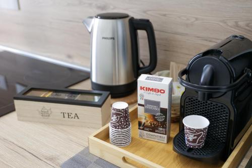 Kemudahan buat kopi dan teh di Trastevere Magic House Luxury Suite