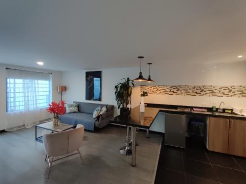 Kuchyň nebo kuchyňský kout v ubytování 2 Apartamento Cedritos Completo