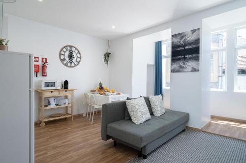 Host Wise - Colorful Fresh Flats - Batalha