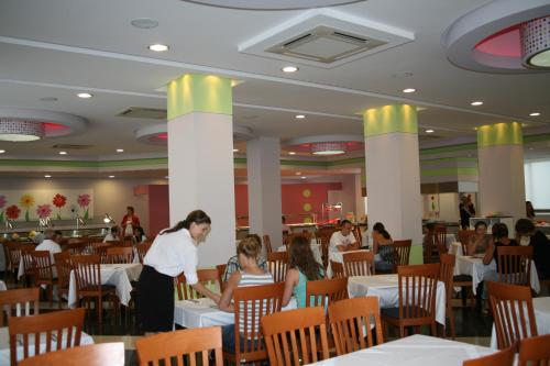 Photo de la galerie de l'établissement Sun Palace Hotel Resort & Spa, à Kos