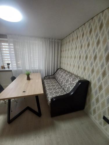 a small room with a bed and a table at Rose Valley Center Chisinau in Chişinău