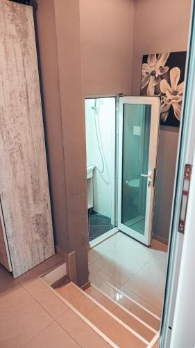 Bilik mandi di BohoBox Studios