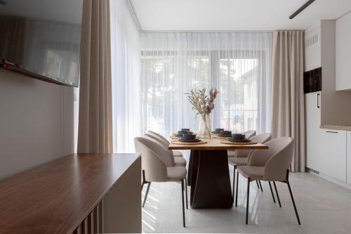 Μια τηλεόραση ή/και κέντρο ψυχαγωγίας στο Apartamenty In Belnihel