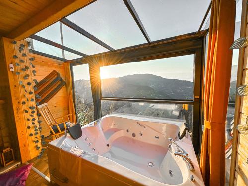 Nespecifikovaný výhled na hory nebo výhled na hory při pohledu z bed and breakfast