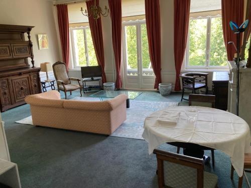 a living room with a couch and a table at Vondelparkmuseum Inn in Amsterdam