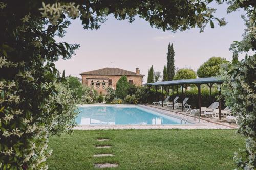 Bazén v ubytovaní Villa Nobile Cortona alebo v jeho blízkosti