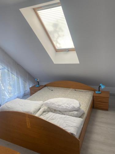 Postel nebo postele na pokoji v ubytování Apartamentowiec Amon przy plaży 16 i 19